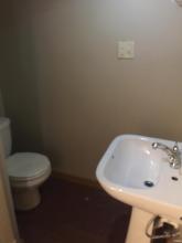 main floor 1/2 bath