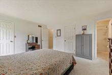 Two closets (one walk-in)