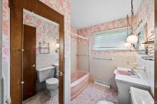 Upper level full bathroom