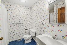 Upstairs full bathroom