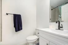 Mainfloor Full Bathroom