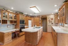 Abundance of kitchen cabinets!
